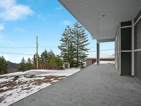 4th image of 150 Crown Cres
