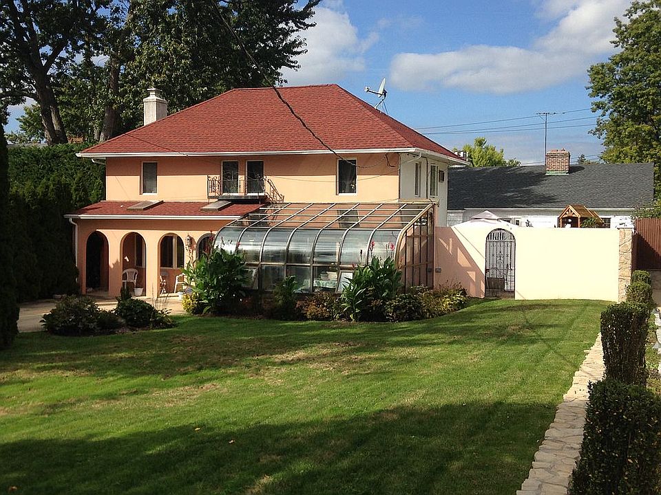 1st image of 135 Hollywood Ave