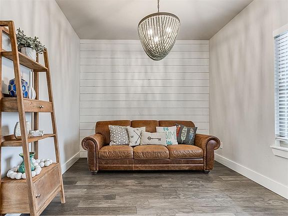 4th image of 516 Mosswood Rd