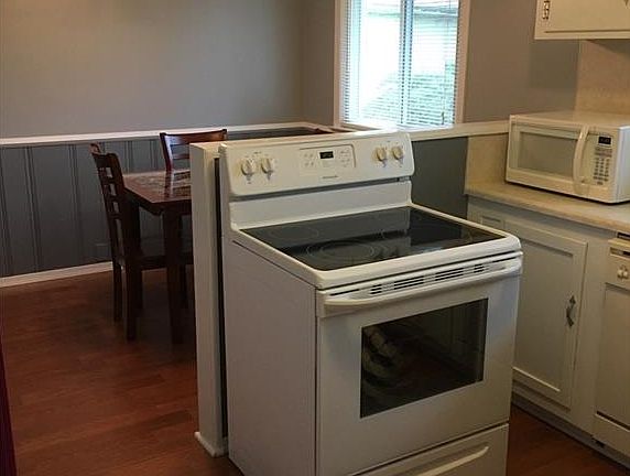 4th image of 4289 Stoneybrook Dr SE