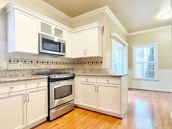 2nd image of 12 Westhampton Ct