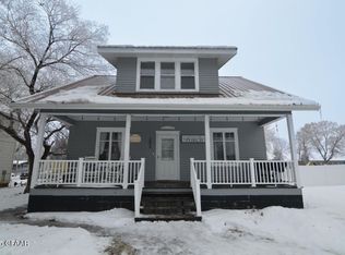 203 Boundary Rd E, Cavalier, ND 58220