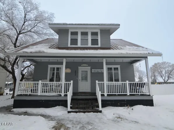 203 Boundary Rd E, Cavalier, ND 58220