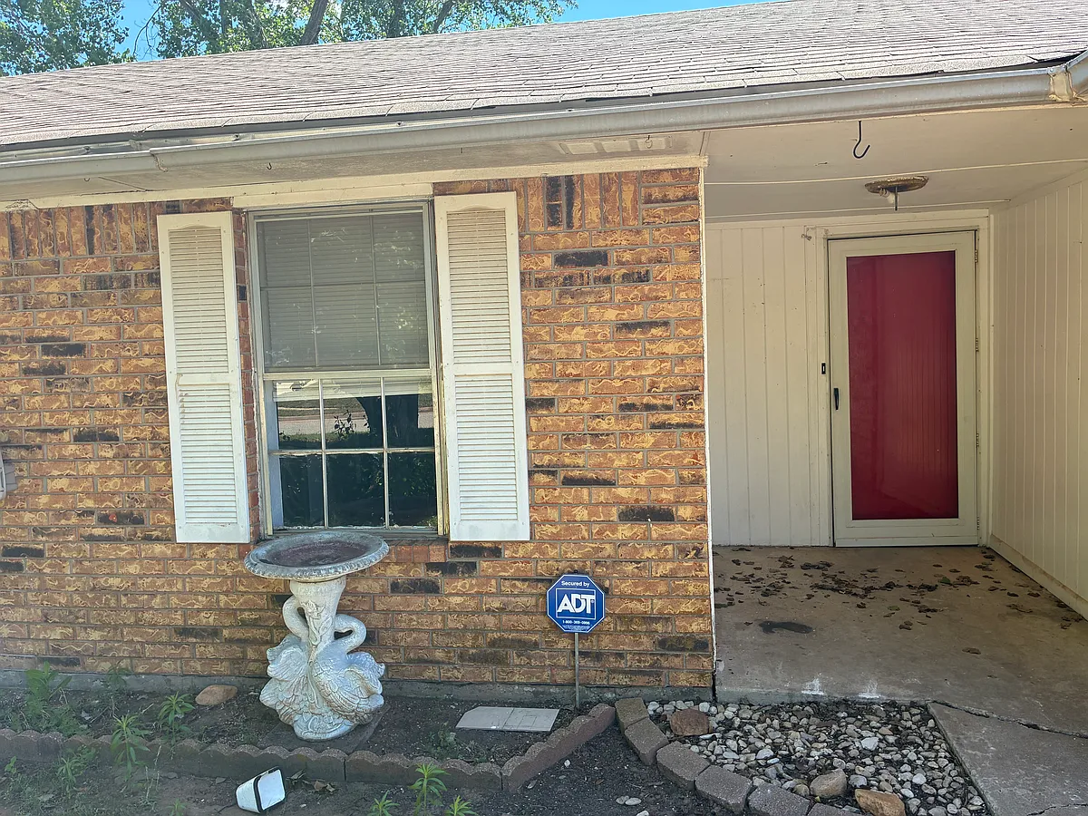 Building Photo - 20370 Rockhollow Dr