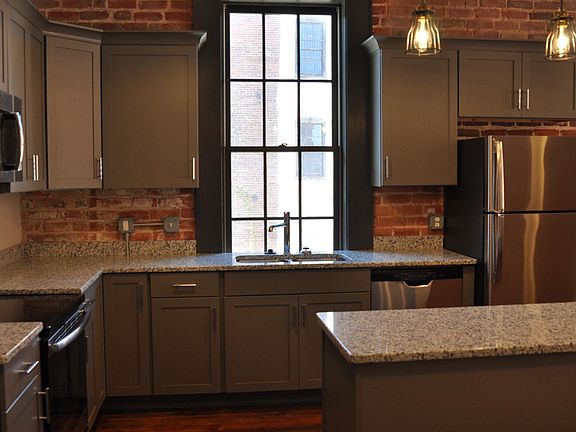 3rd image of 530 Craghead St APT 201