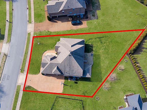 2nd image of 123 Alderwood Dr