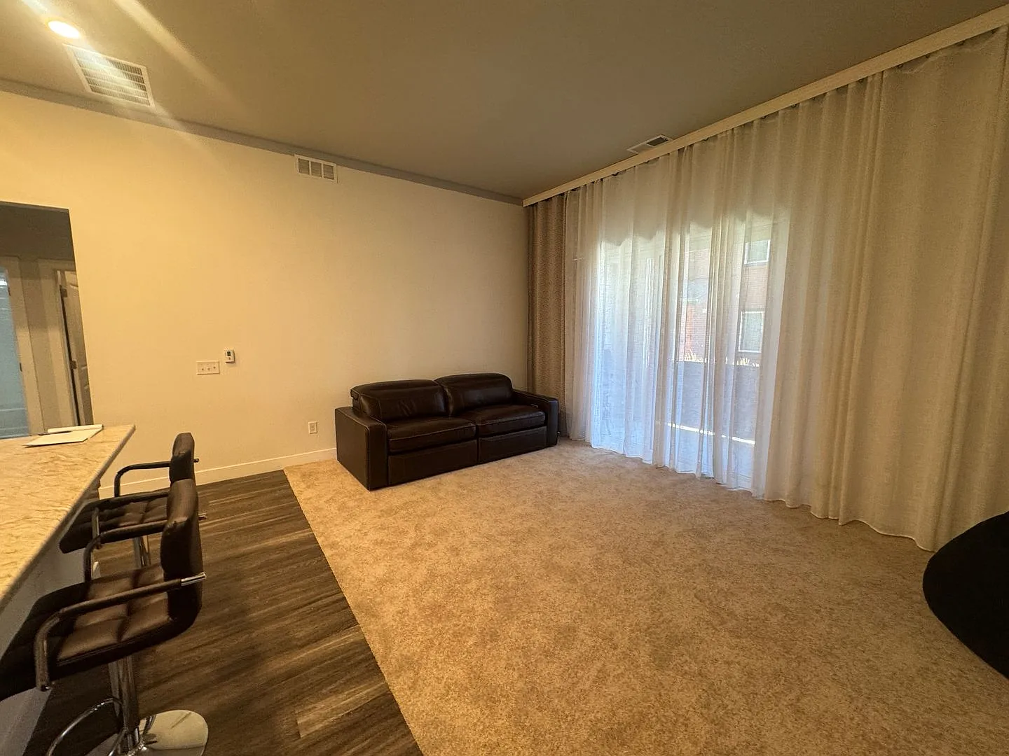 Contemporary 2 Bedroom Condo in the Heart of Aurora — Photo 4