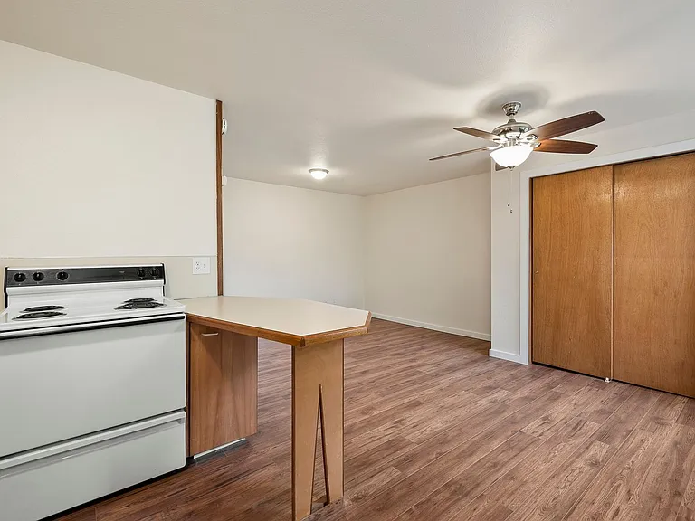 Abbottsford Apartments — Photo 128
