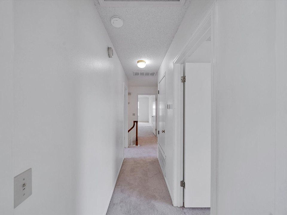 1st image of 407 Oakcrest Dr