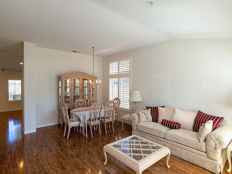 652 Teresa St — Photo 8