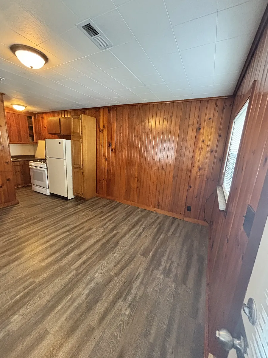 Building Photo - 427 N Penfield St #C