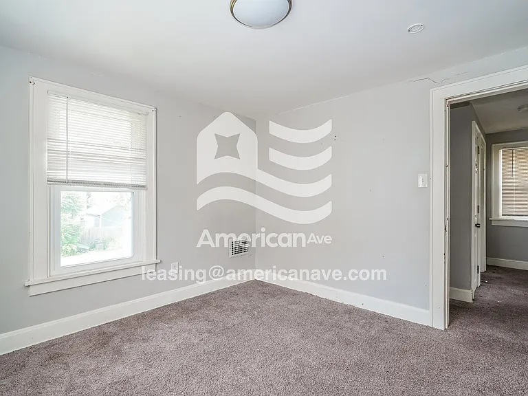 1389041_014_bedroom_14.jpg