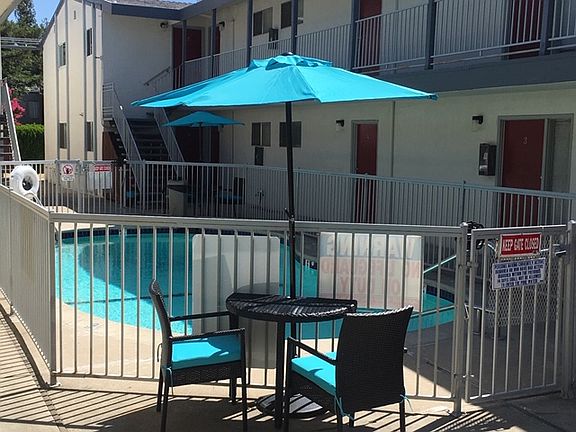 Carmichael Apartments - Pool