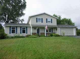 198 Kinmont Dr, Rochester, NY 14612