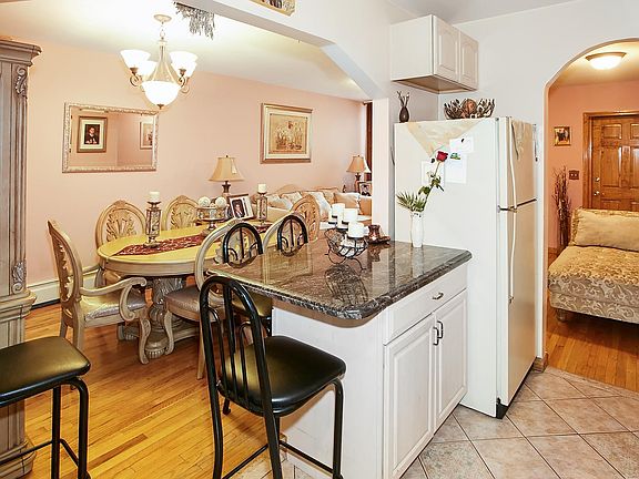 3rd image of 2119 37th St