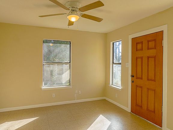 5th image of 211 Spaatz St #1