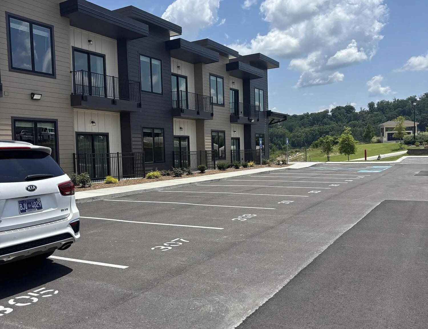1 bed, 1.0 bath, 550 sqft, $1,275 — Photo 2