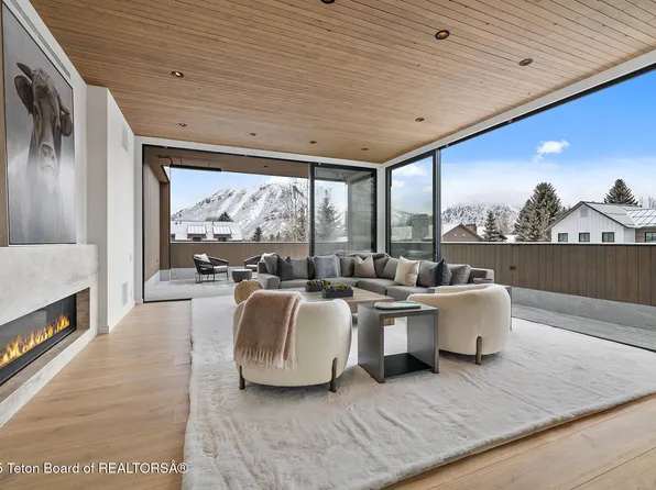 85 N Gros Ventre St, Jackson, WY 83001