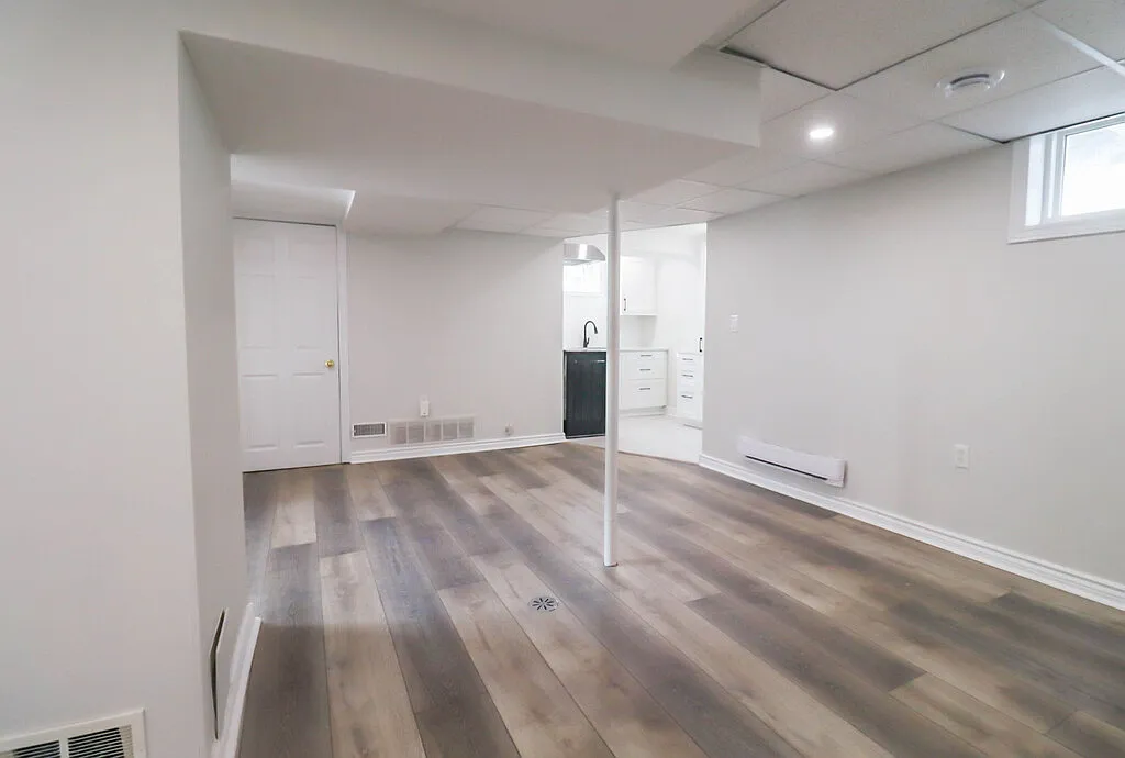 Building Photo - 161 Louth St #3