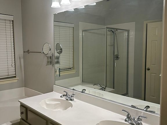 5th image of 9104 Rose Ct