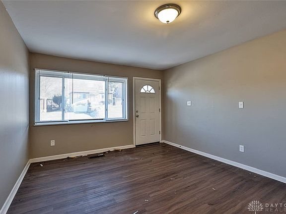5th image of 577 Trenton Ave