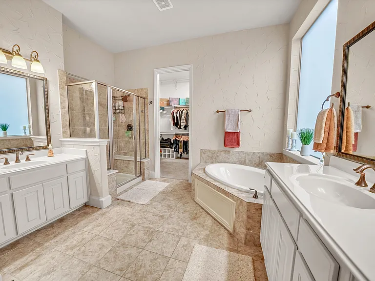 5048 Exposition Way — Photo 17