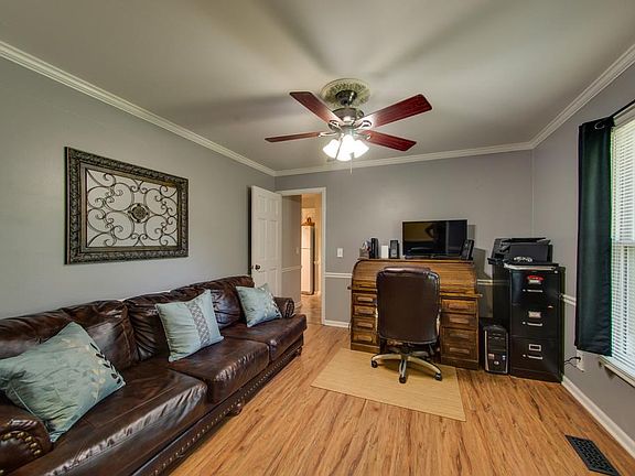 5th image of 343 Freedom Dr
