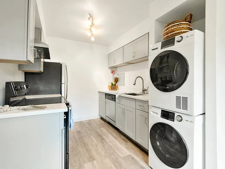One Bedroom x One Bath - Kitchen