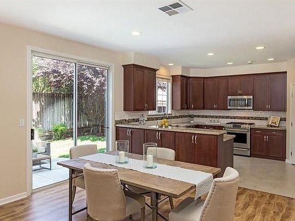 4th image of 5562 Farmhouse Ct