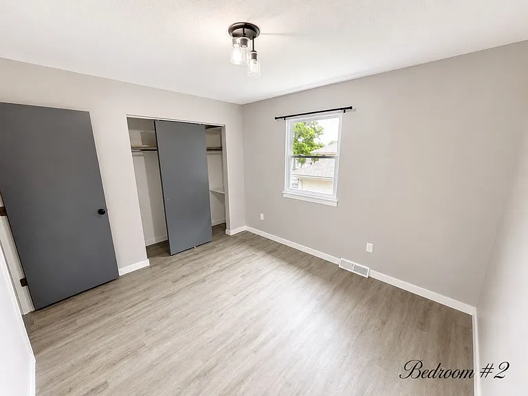 315 SE Melody Ln #B — Photo 8
