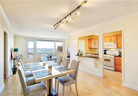 3rd image of 5700 Arlington Ave APT 4G