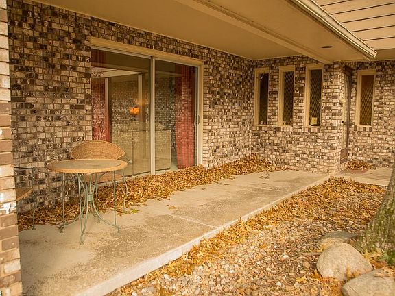 2nd image of 844 Red Hill Dr