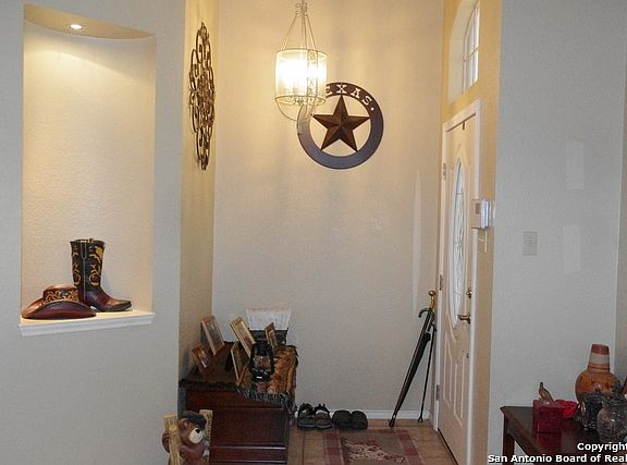 4th image of 1224 Longhorn Dr