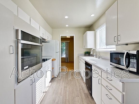 4th image of 2329 Trenton Dr