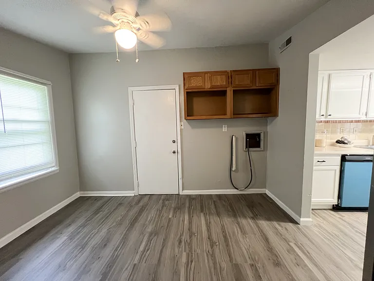 615 Crest Ct — Photo 26