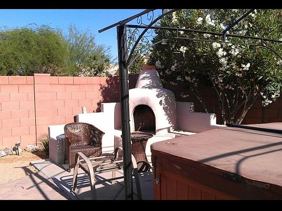 Backyard with hot tub and chemenia