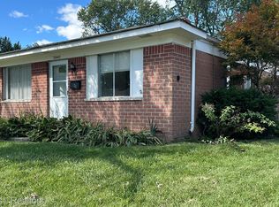 25412 Norfolk St, Dearborn Heights, MI 48125
