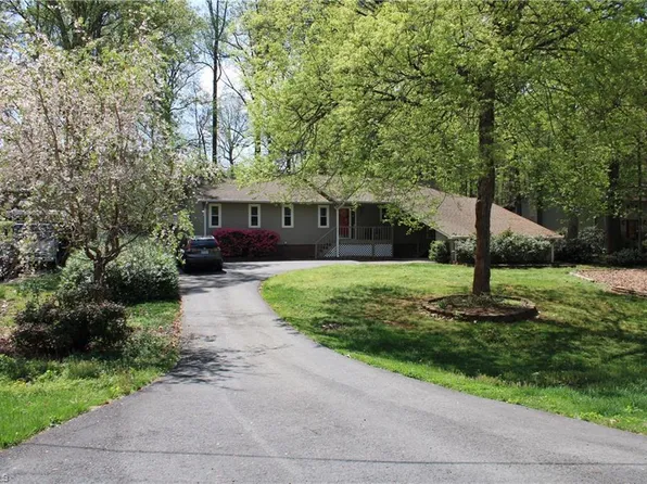 203 Brentwood Dr, Advance, NC 27006