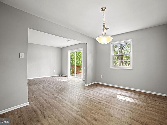 5th image of 9328 Humphries Dr