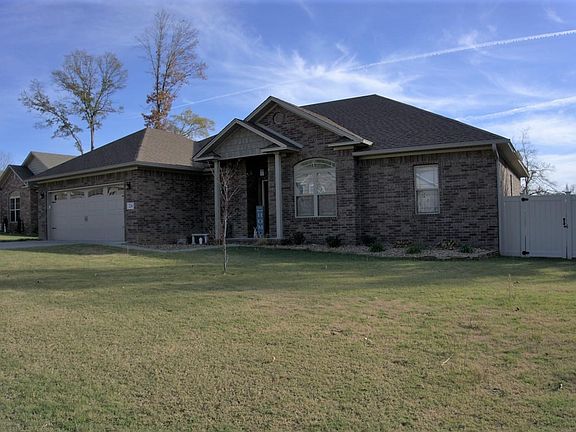 3rd image of 236 Redwood Ln
