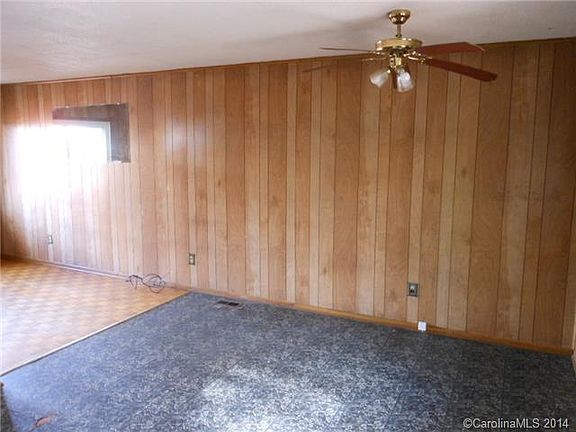 5th image of 2852 Crawford Ave