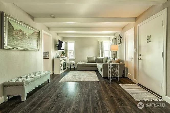 3 bed, 1028 sqft, $2,495 — Photo 4