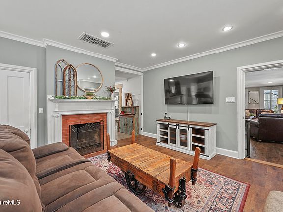 3rd image of 295 Blair Rd