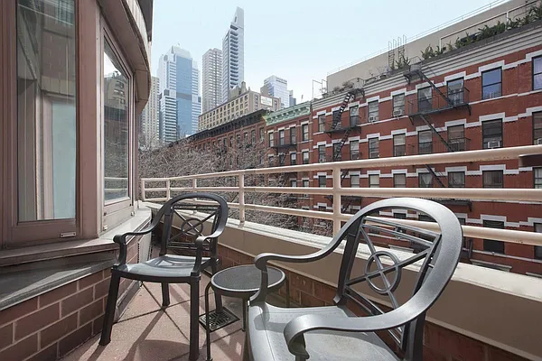 Sold by RELO REDAC INC. | media 9