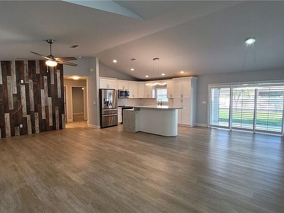 5th image of 923 SW 36th Ter