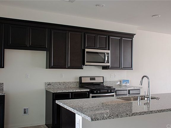 3rd image of 1179 Orchard Dr