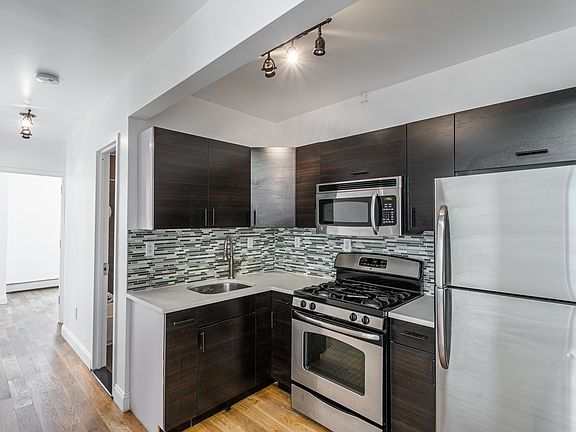 4th image of 457 W 17th St #4A