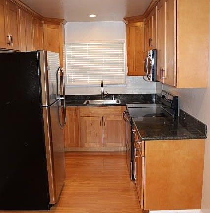 4th image of 658 Arbutus Ave APT 4