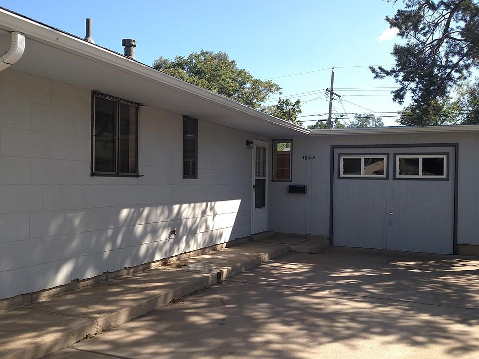 Front of house with attached garage 