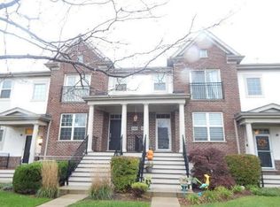 2505 Waterbury Ln, Buffalo Grove, IL 60089